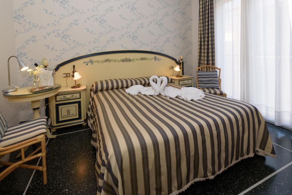 Hotel Morchio Mhotelsgroup ดิอาโนมารีนา ภายนอก รูปภาพ